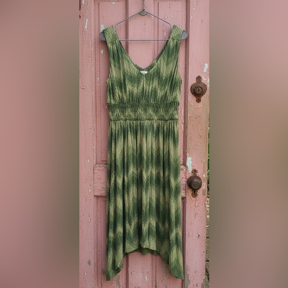 Soma Lime Green Smocked Stretch Empire Scarf Hem V Neck Sleeveless Size Medium